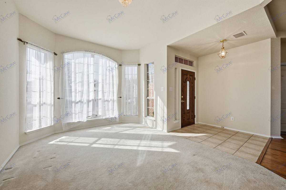 2229 White Rock Ln - Photo 2 of 10