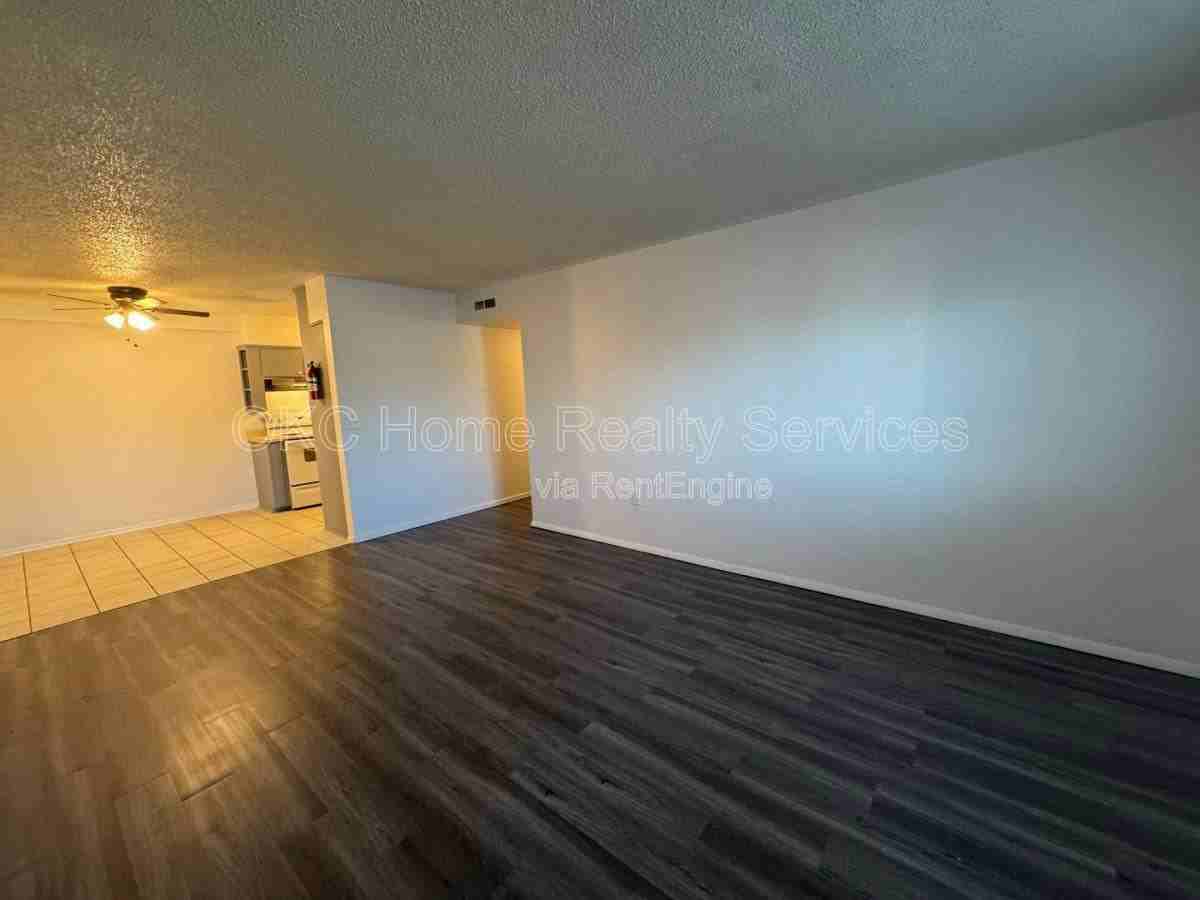 708 NE 27th St Liberty Station #1 - Photo 4 of 10