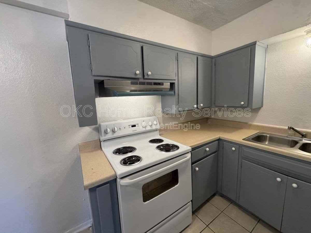 708 NE 27th St Liberty Station #1 - Photo 5 of 10