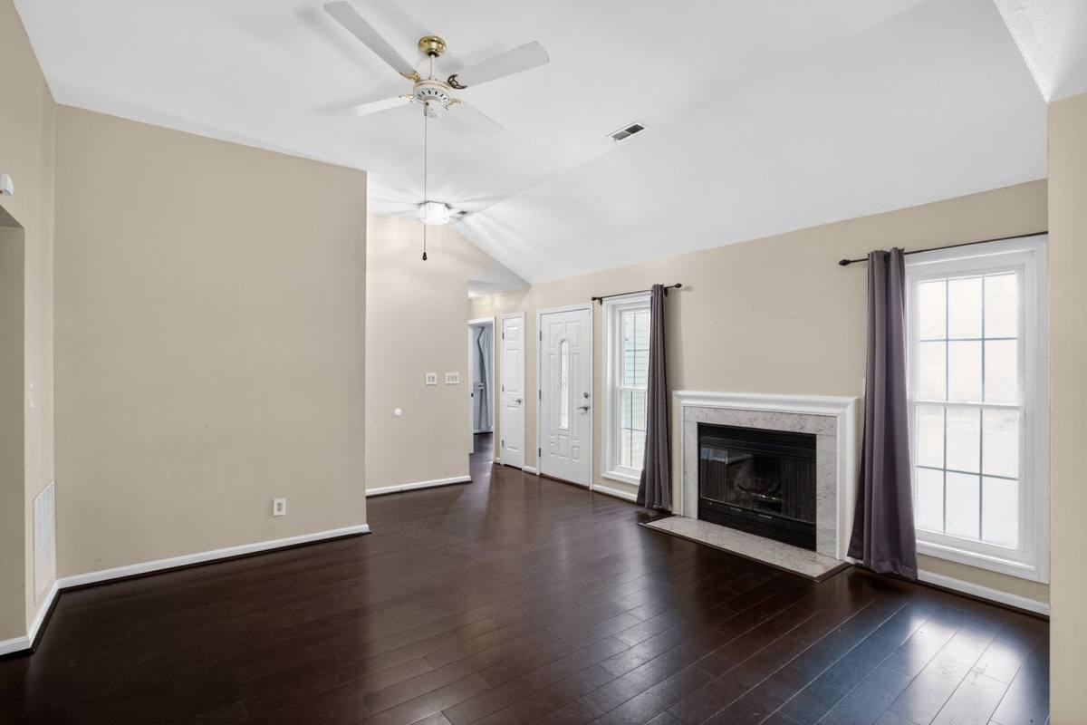 47950 Mayflower Dr - Photo 2 of 10