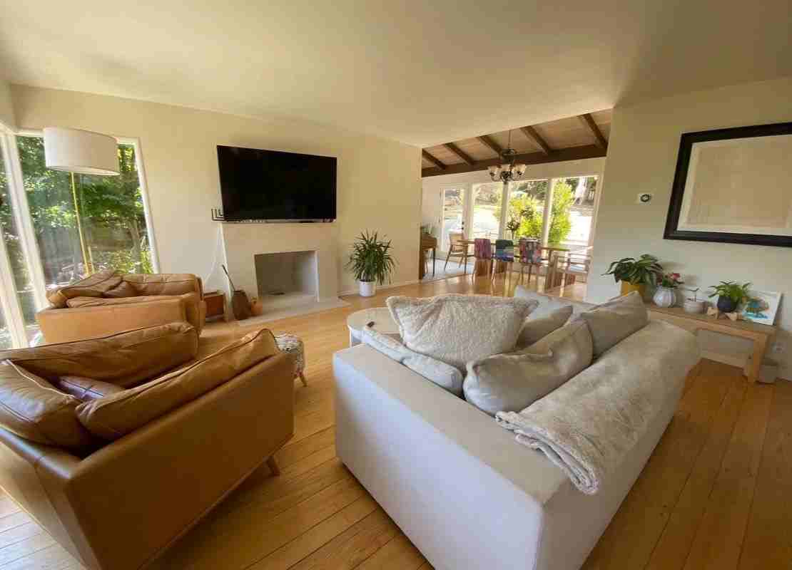 1104 Woodside Rd - Photo 2 of 4
