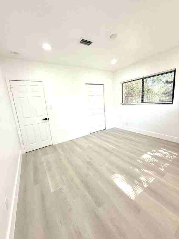 209 Nw 10th St - Photo 6 of 10