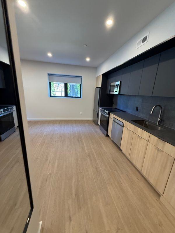 24 8th St ##1d - Photo 2 of 9