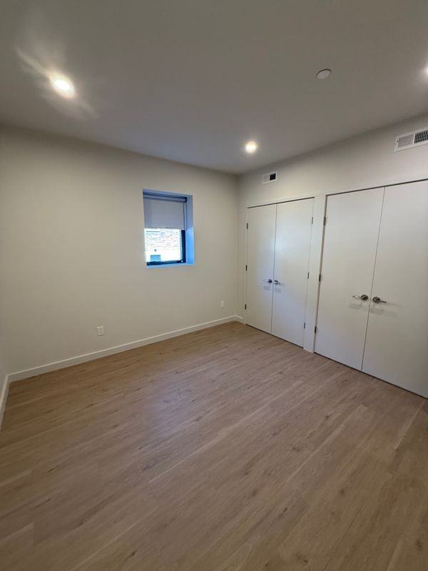 24 8th St ##1d - Photo 5 of 9