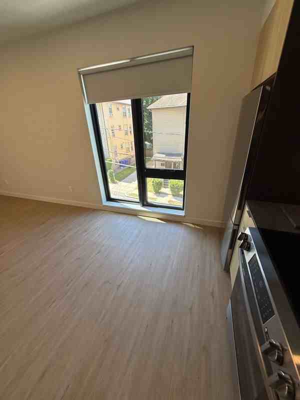24 8th St ##3a - Photo 2 of 6