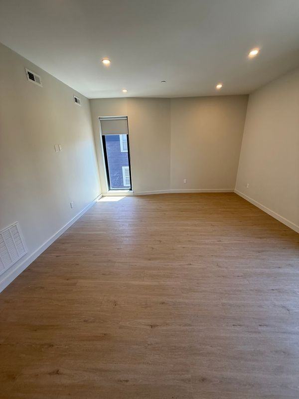 24 8th St ##3a - Photo 5 of 6