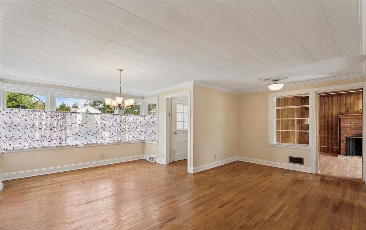810 Renel Rd - Photo 2 of 12