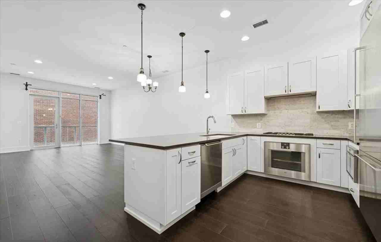 410 S Front St - Photo 2 of 23