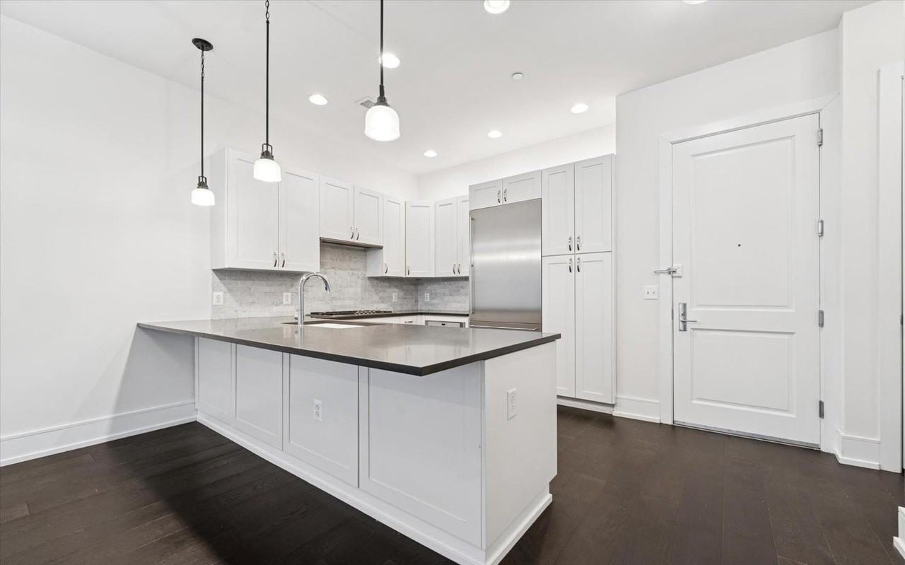 410 S Front St - Photo 4 of 23