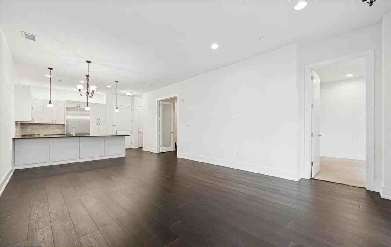 410 S Front St - Photo 5 of 23