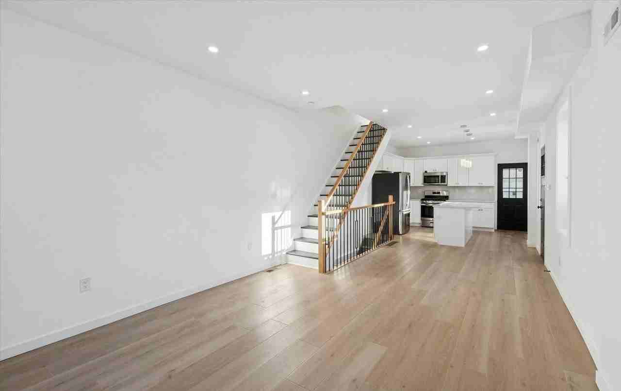 2539 Sepviva St - Photo 2 of 24