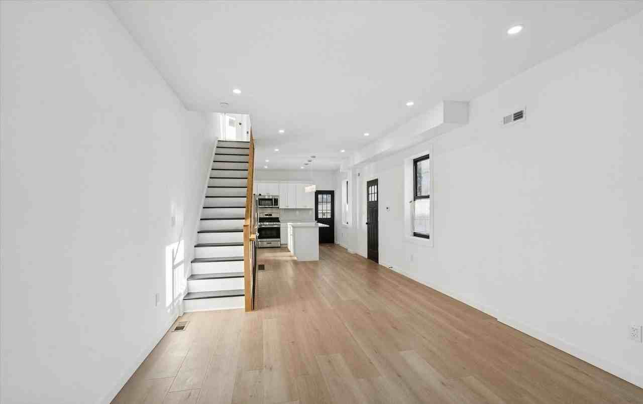 2539 Sepviva St - Photo 3 of 24