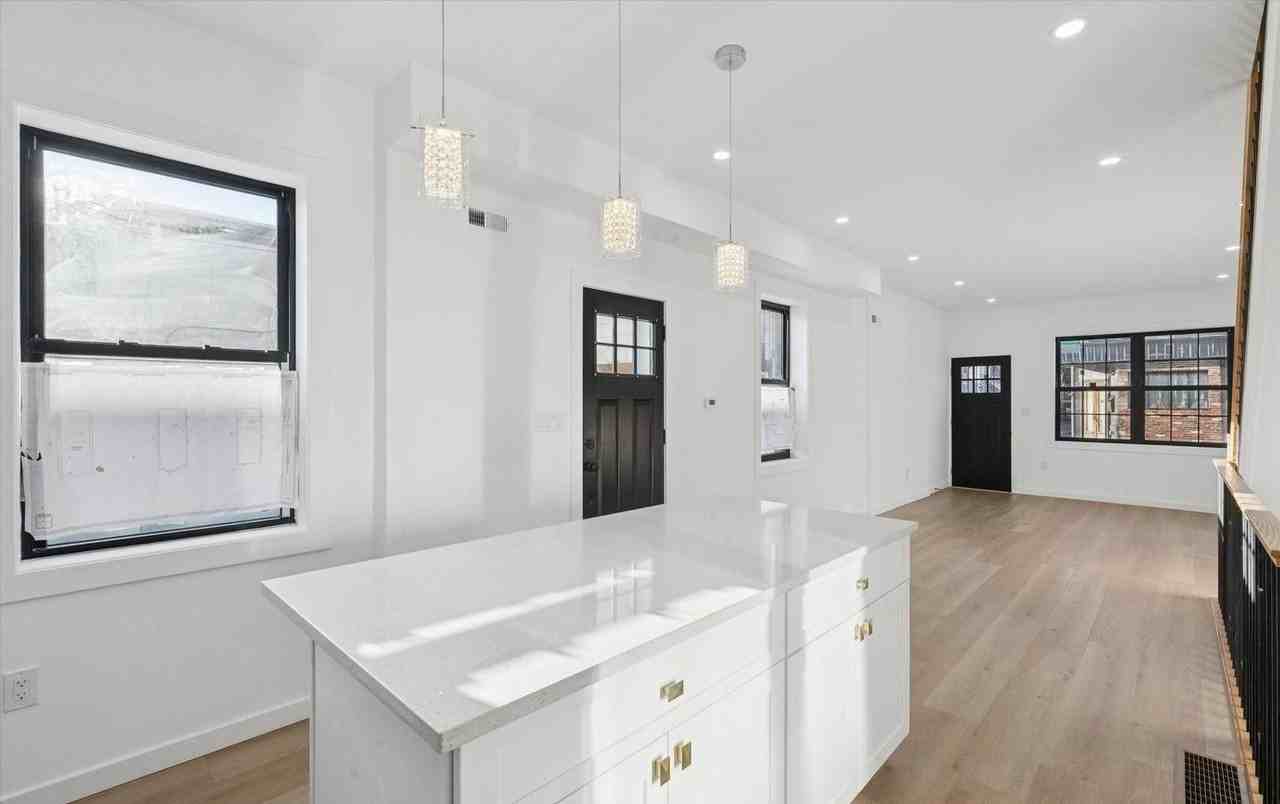 2539 Sepviva St - Photo 6 of 24