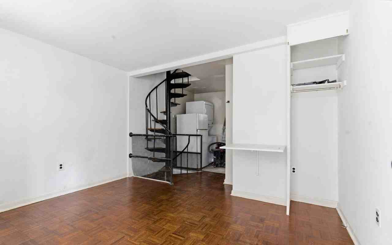 1625 Addison St - Photo 2 of 15