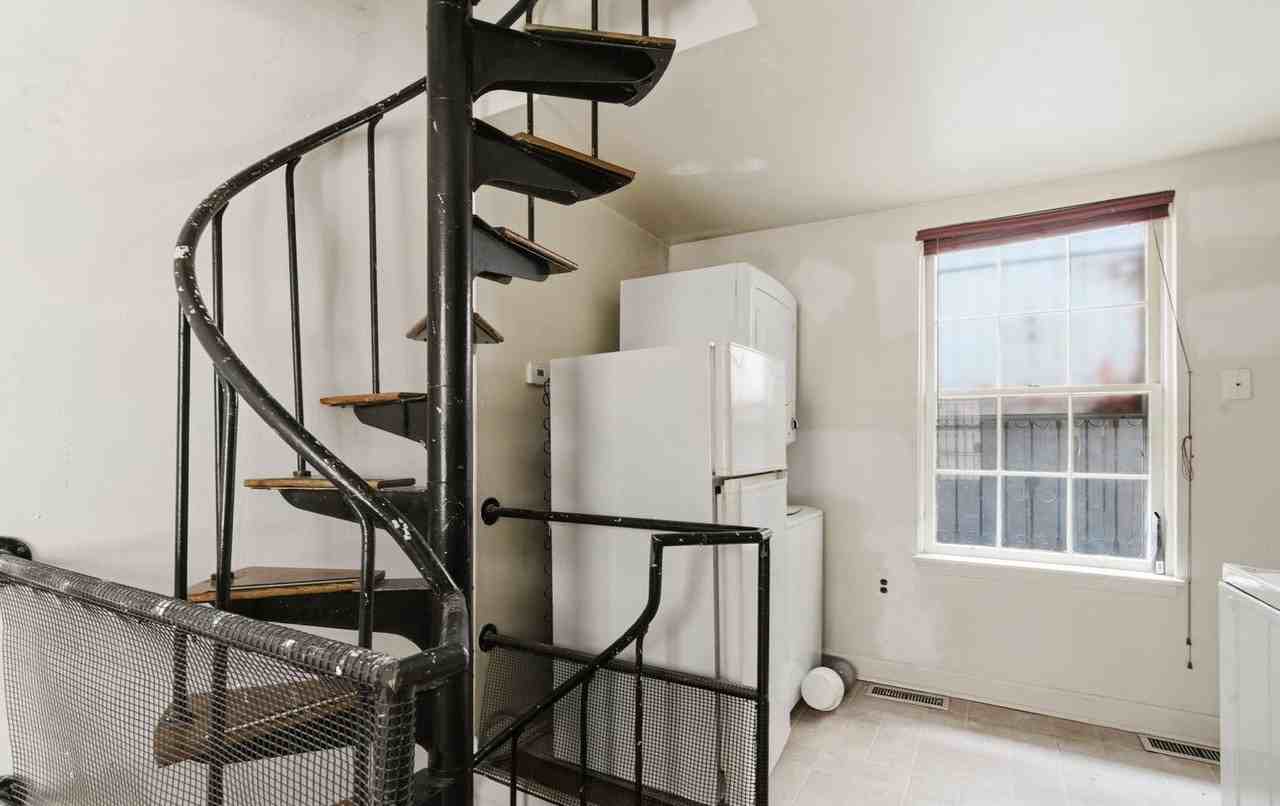 1625 Addison St - Photo 4 of 15