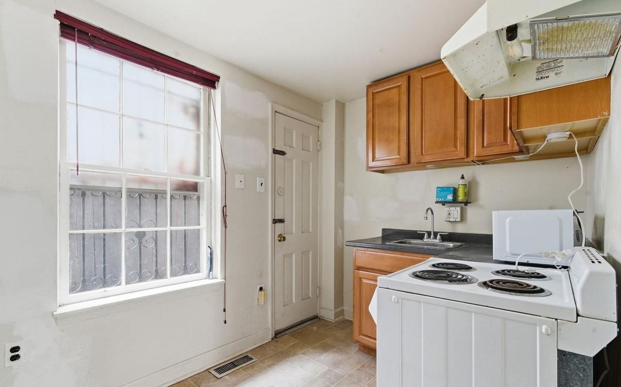 1625 Addison St - Photo 5 of 15
