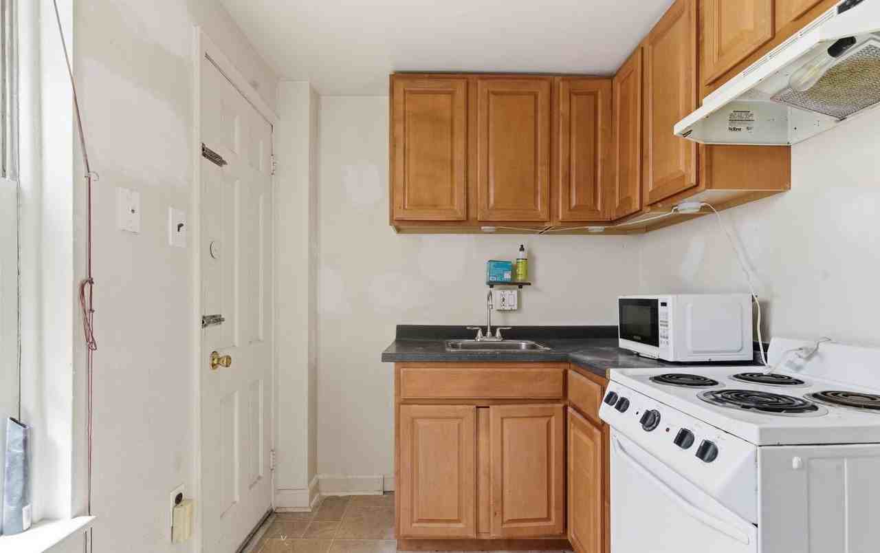 1625 Addison St - Photo 6 of 15