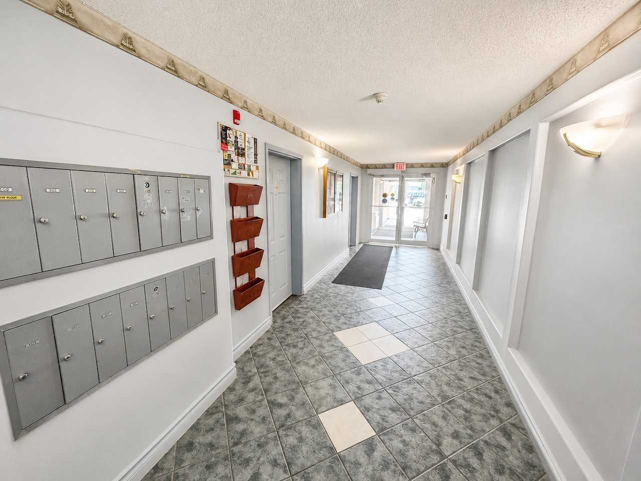 7901 100 Ave - Photo 3 of 31