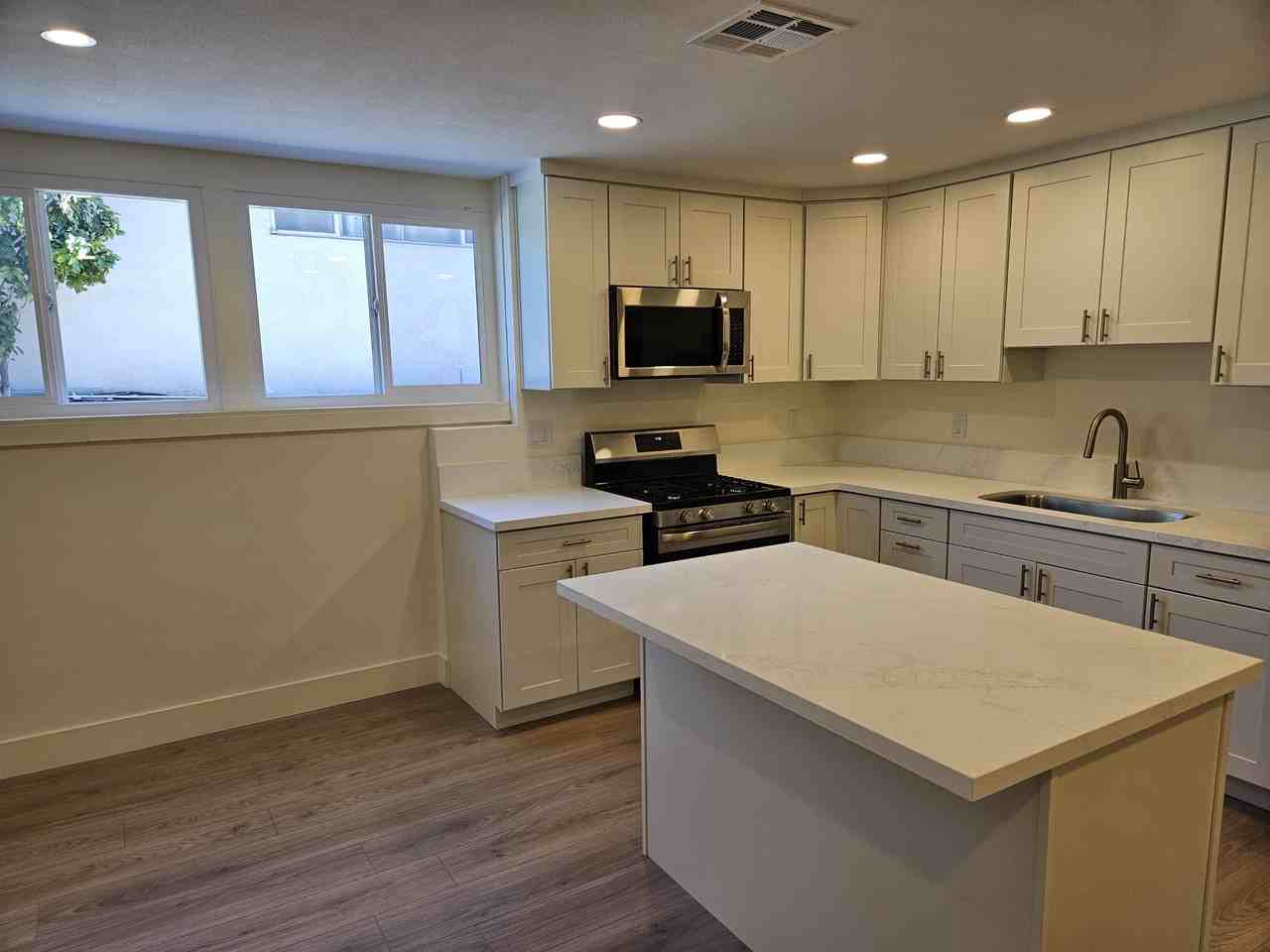 3657 Broadmoor Blvd - Adu/apartment #ADU - Photo 4 of 29