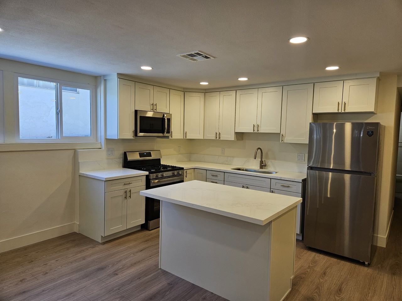 3657 Broadmoor Blvd - Adu/apartment #ADU - Photo 6 of 29