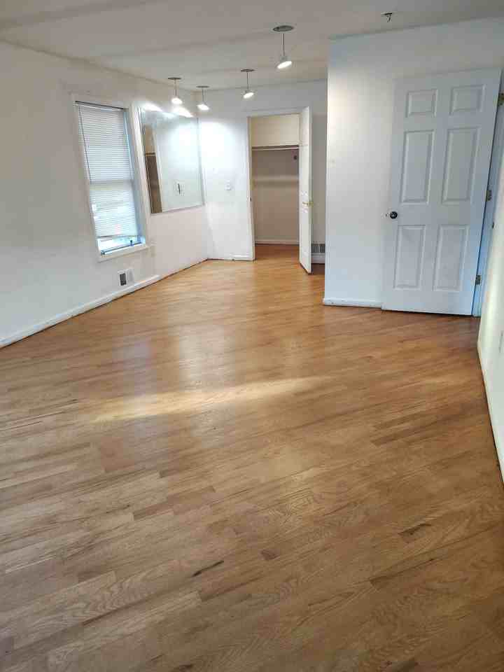 1214 Robert St #1stFL - Photo 7 of 10