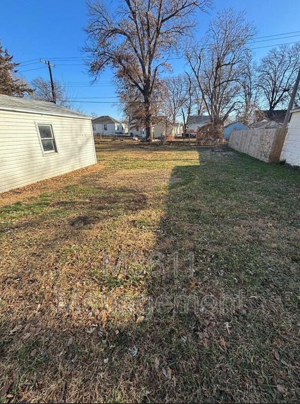 1736 N 24th St - Photo 2 of 5