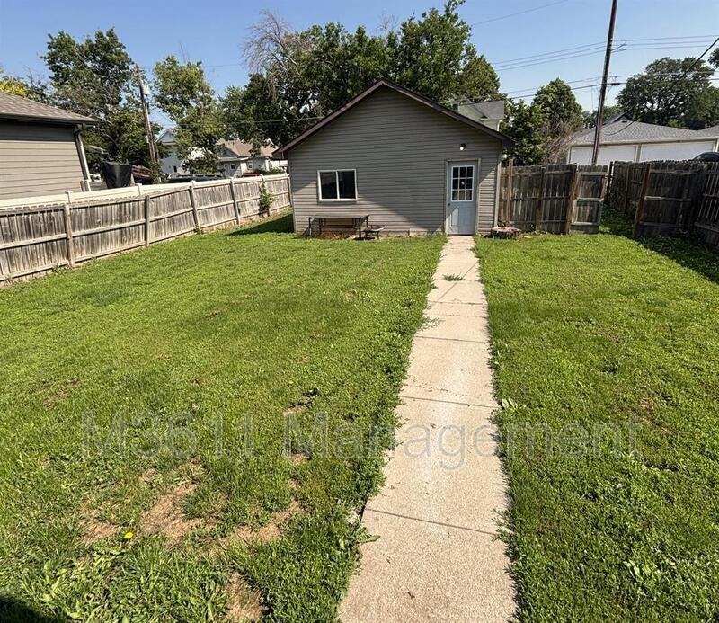 2820 S St - Photo 3 of 18