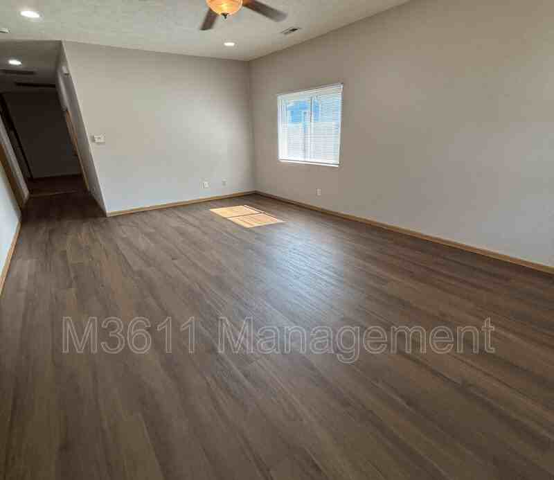 2820 S St - Photo 4 of 18
