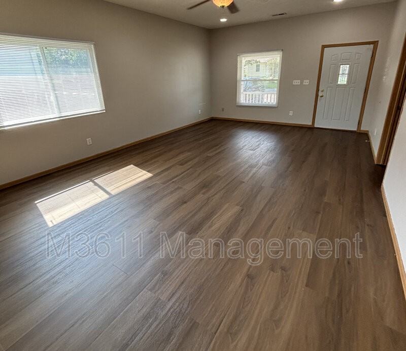 2820 S St - Photo 5 of 18
