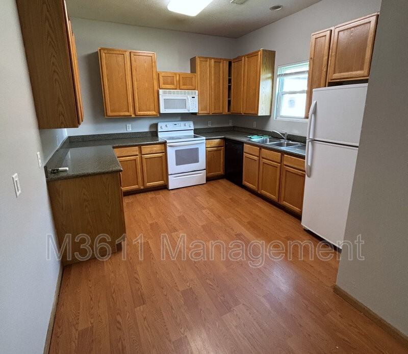 2820 S St - Photo 7 of 18