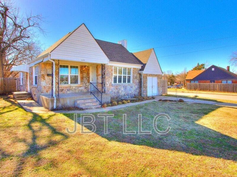2042 Nw 34th St - Photo 2 of 50