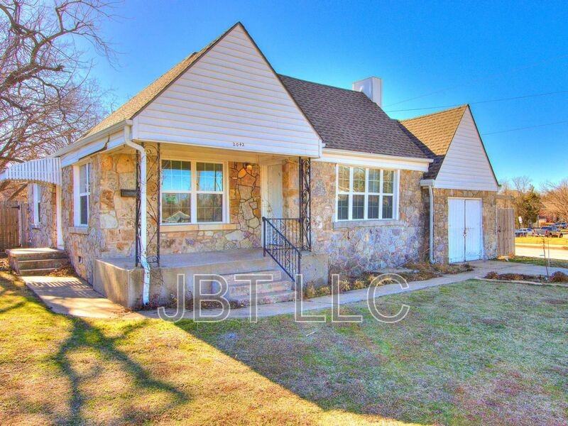 2042 Nw 34th St - Photo 3 of 50