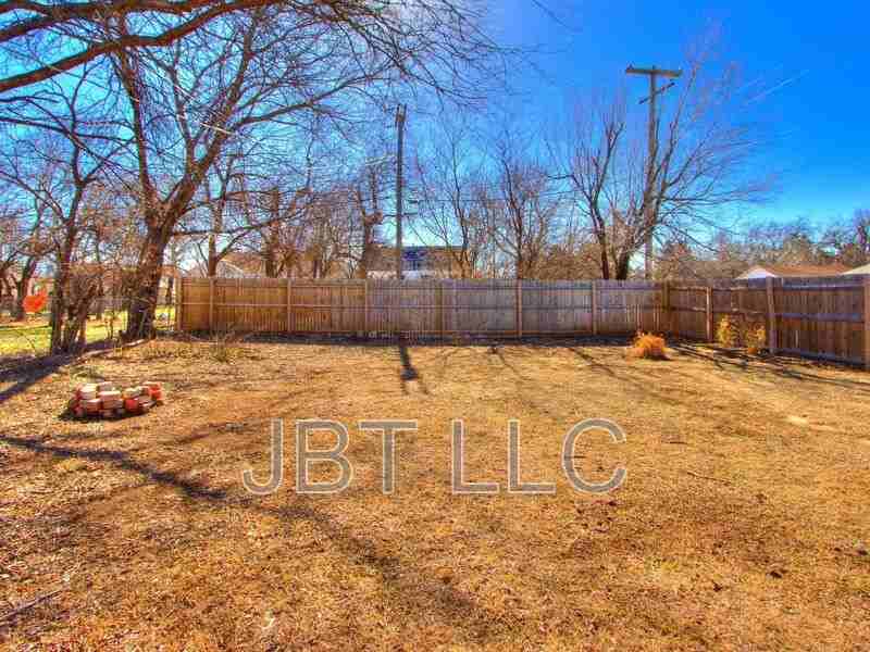 2042 Nw 34th St - Photo 4 of 50