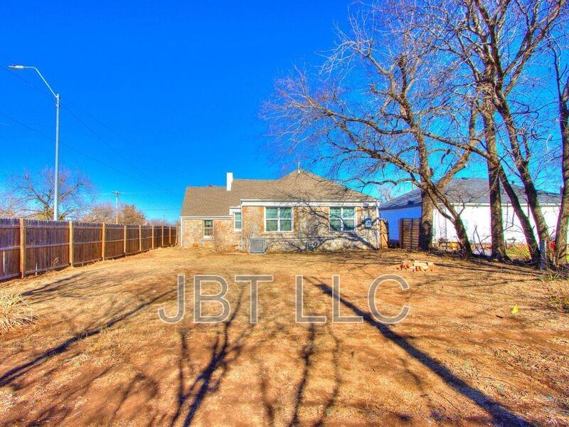 2042 Nw 34th St - Photo 5 of 50