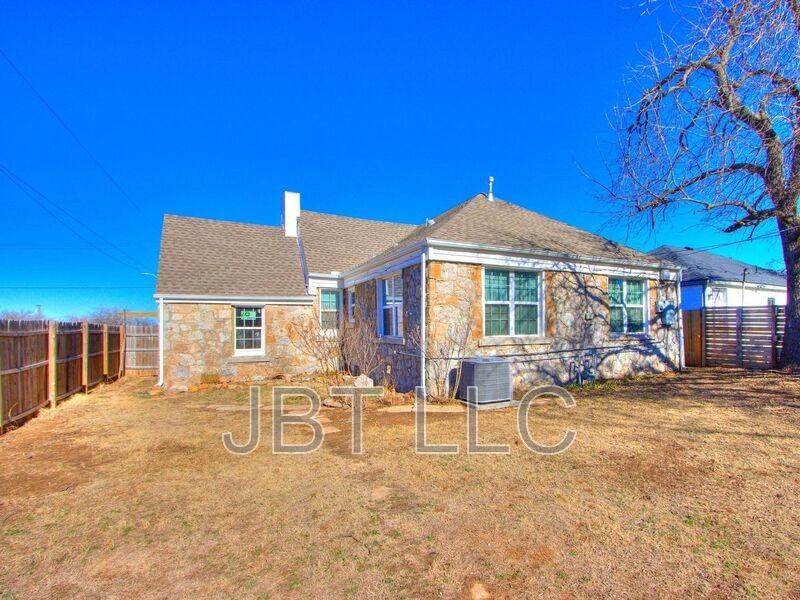 2042 Nw 34th St - Photo 6 of 50