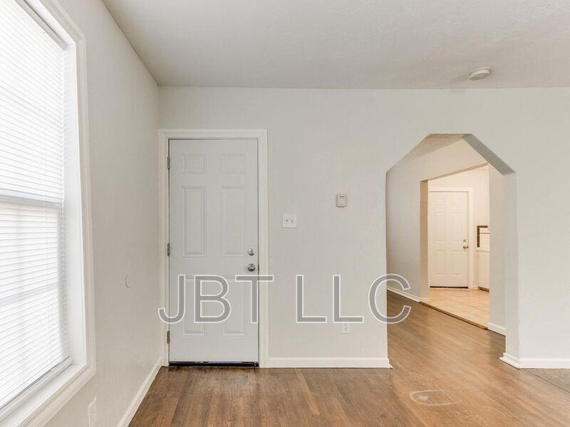 2042 Nw 34th St - Photo 7 of 50