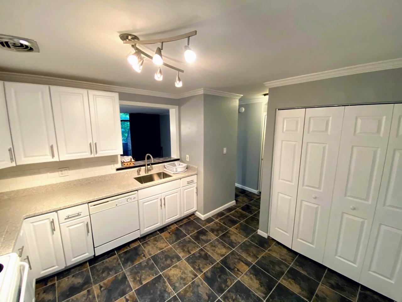 2226 S Quincy St #NA - Photo 7 of 20