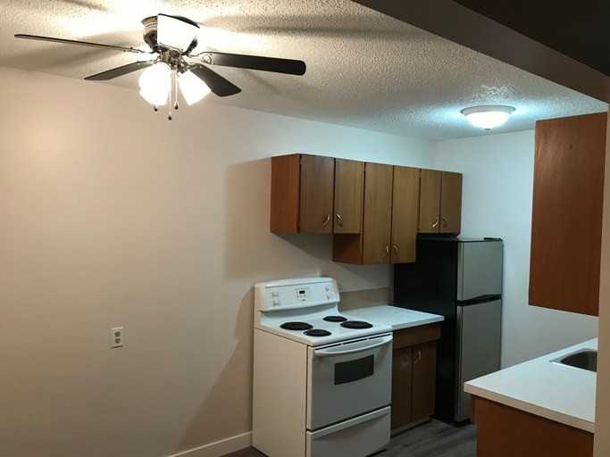 10505 70 Ave Nw - Photo 2 of 5