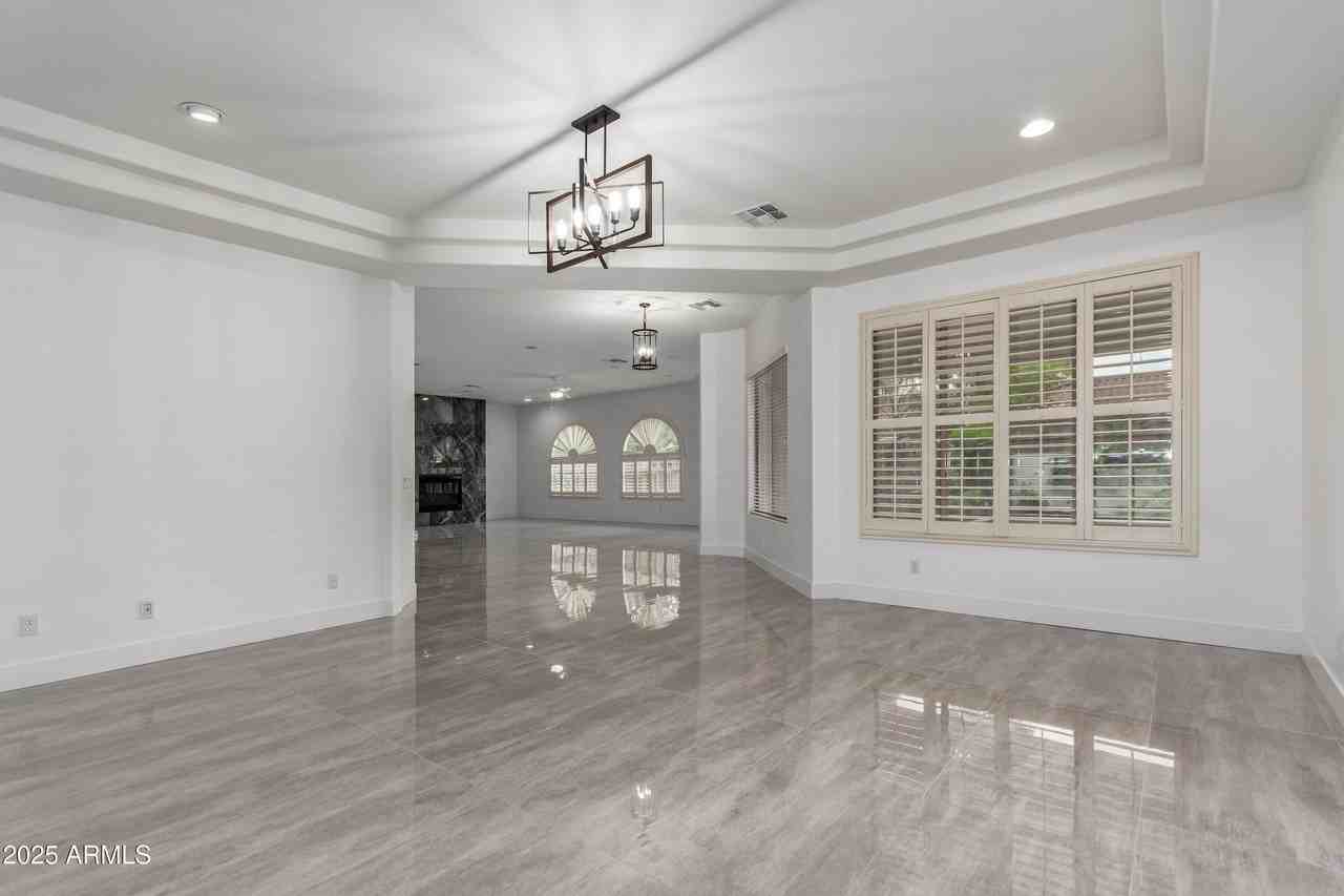 4711 E Buckboard Ct - Photo 7 of 50