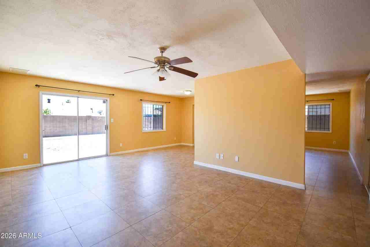 6525 W Mercer Ln - Photo 2 of 22
