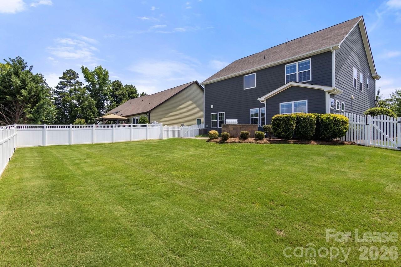5009 Glenellen Way - Photo 5 of 44
