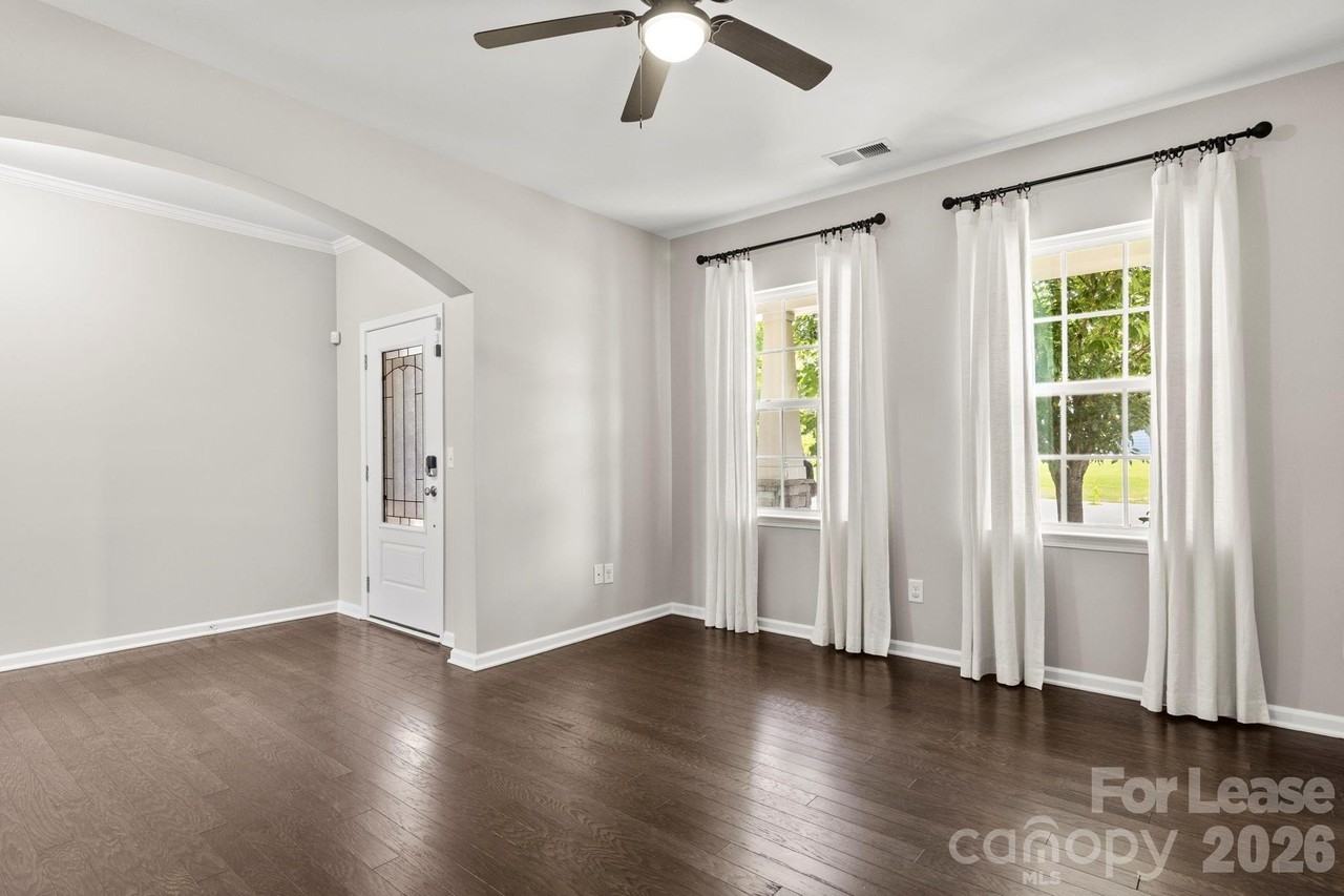 5009 Glenellen Way - Photo 7 of 44
