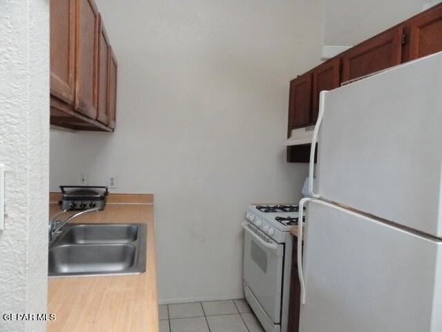 606 White Cliffs Dr #D - Photo 3 of 9