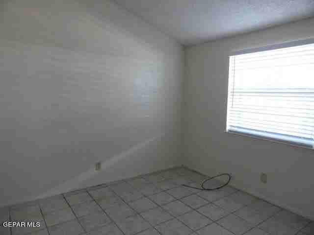606 White Cliffs Dr #D - Photo 5 of 9