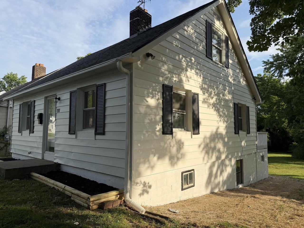 203 Elm St - Photo 3 of 21