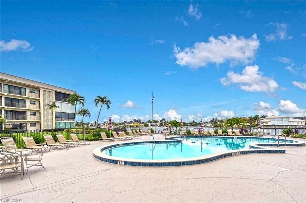 3200 Gulf Shore Blvd N #308 - Photo 3 of 35