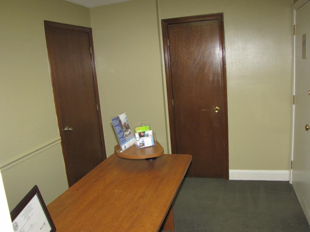 1100 Valley St - Photo 5 of 9
