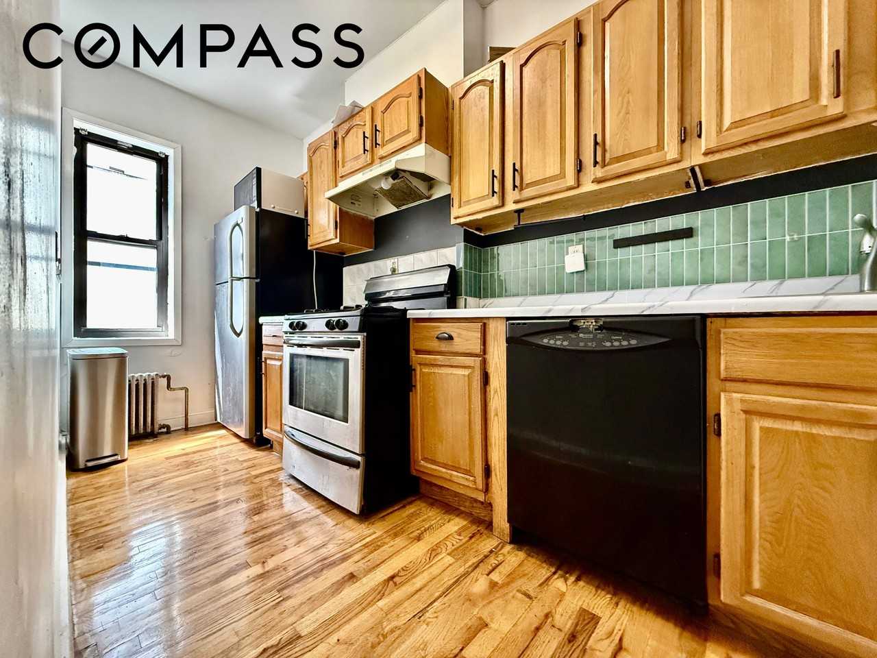 776 Washington Ave #2 - Photo 3 of 8
