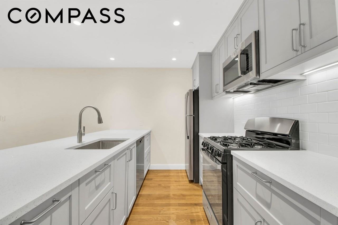 466 Henry St #1 - Photo 3 of 10
