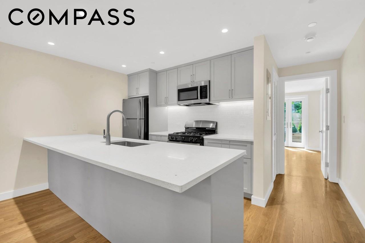 466 Henry St #1 - Photo 4 of 10